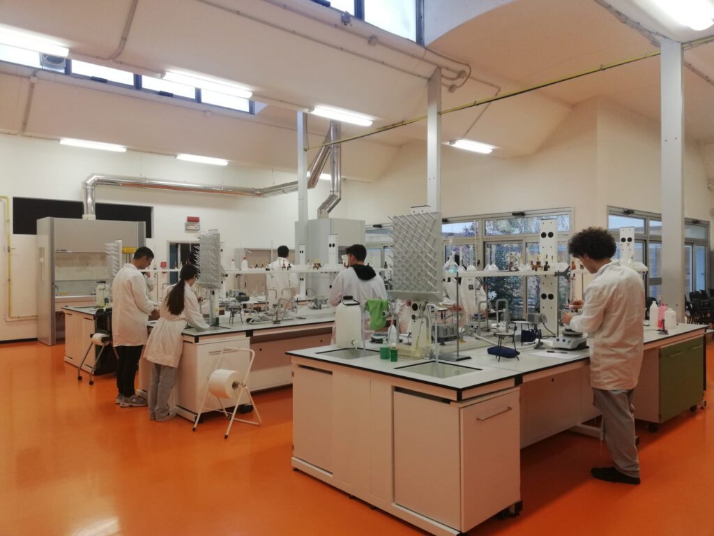 Studenti in laboratorio