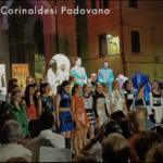 Gruppo sfilata e artisti